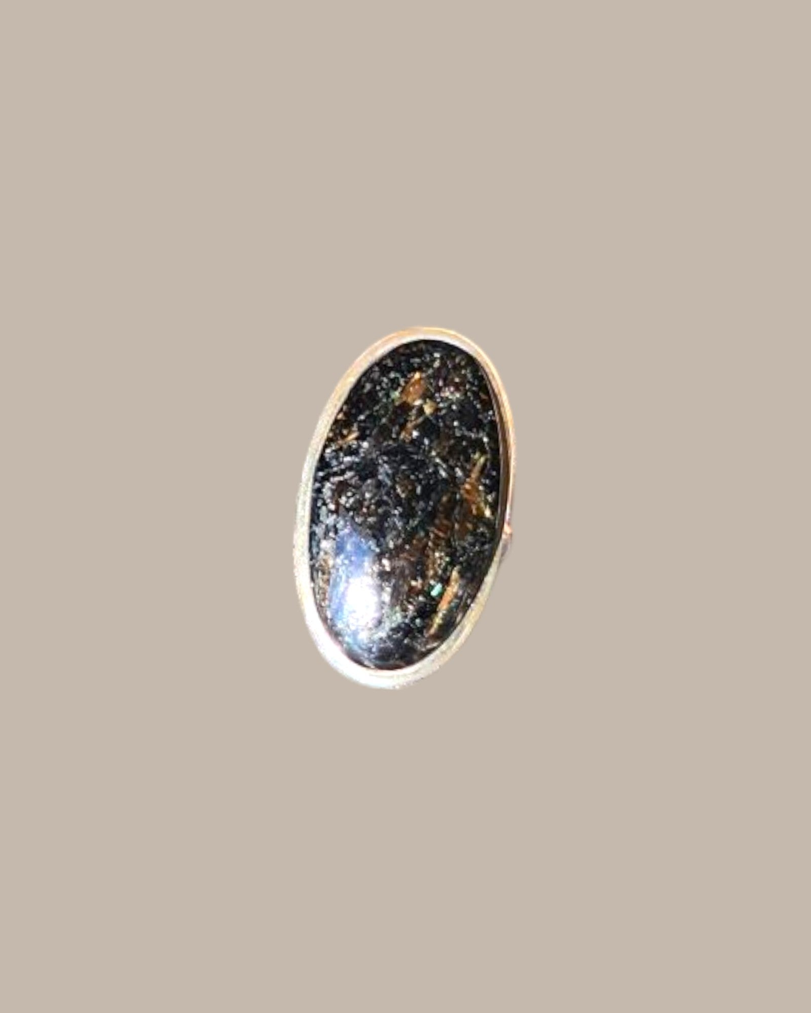 Bague Nuummite