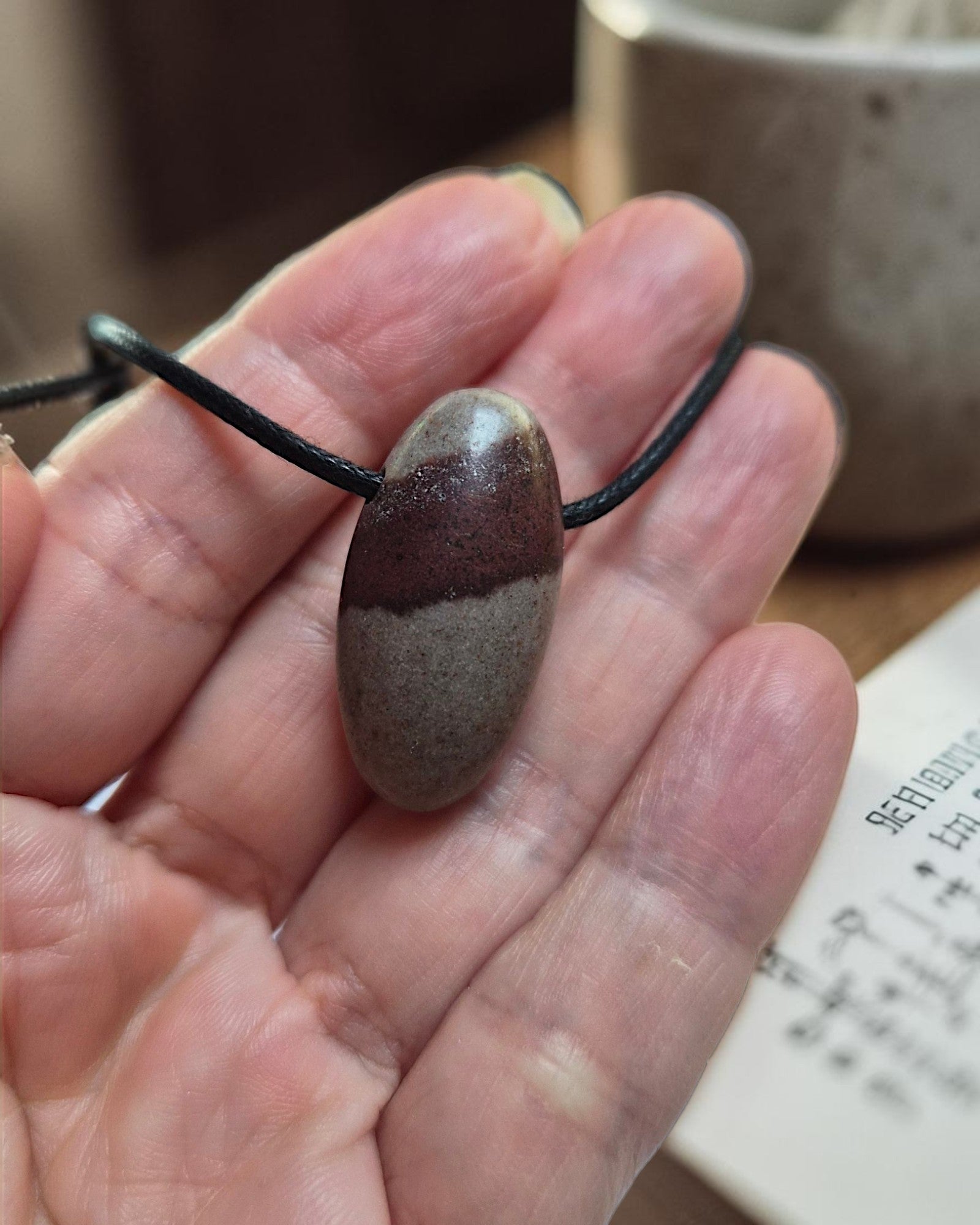 Collier Homme Shiva Lingam – Pendentif Pierre Percée Vitalité et Ancrage
