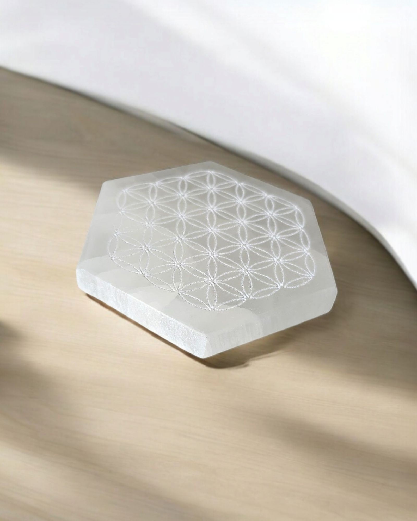Plaque de Sélénite fleur de vie hexagonale