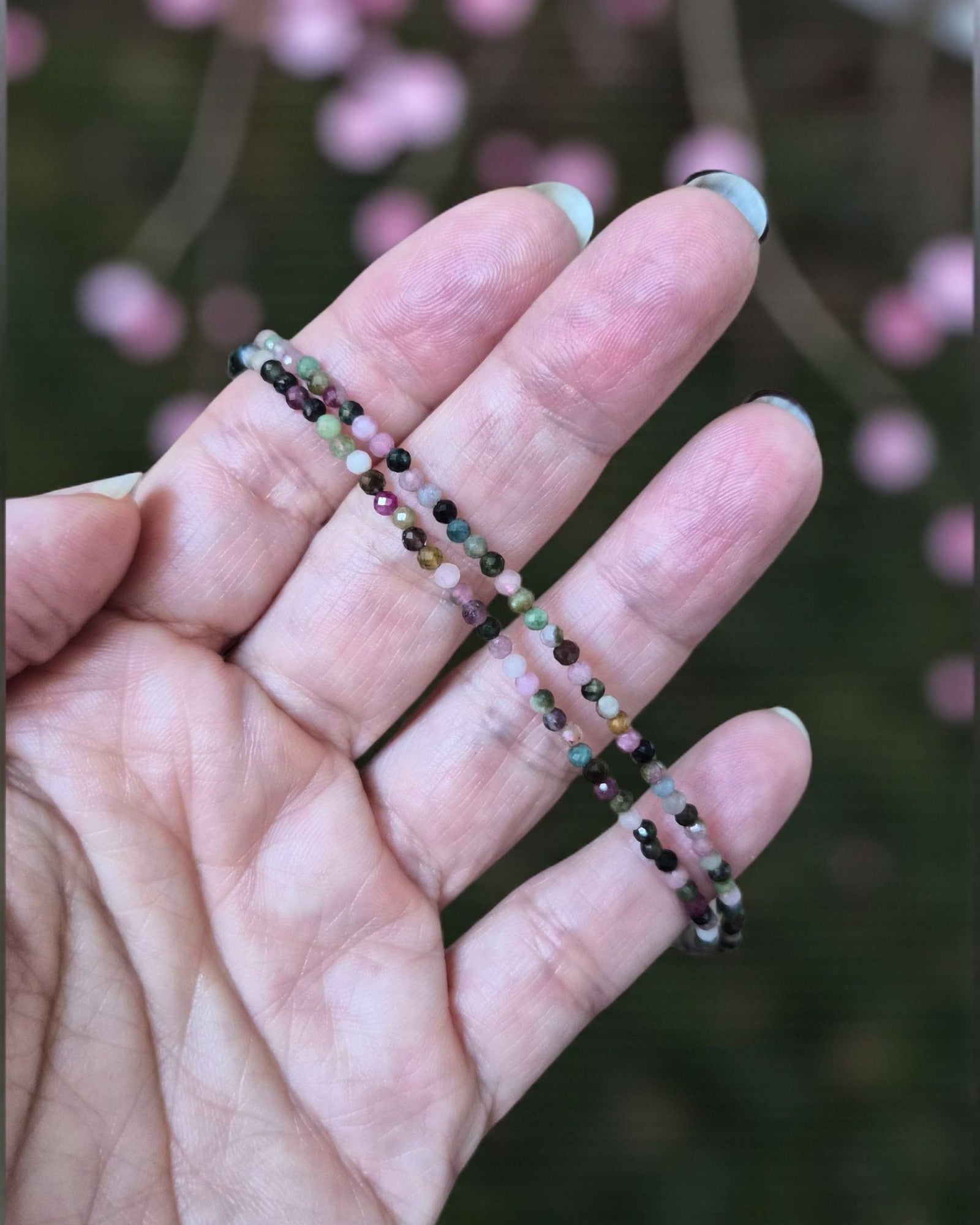 Collier Éclats de Cailloux – 20 pierres naturelles ★ version fermoir bouée