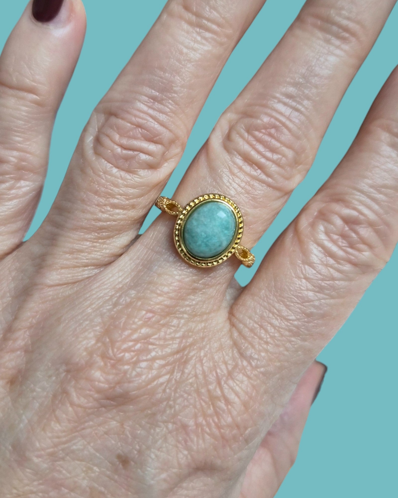 Bague Éclat Ovale dorée réglable en pierre naturelle (7 pierres différentes)