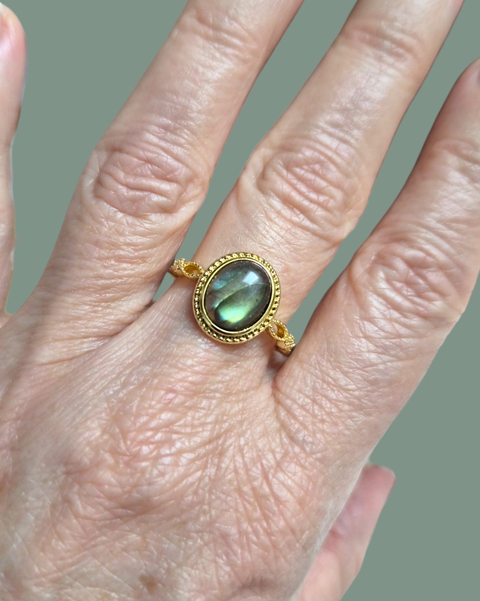 Bague Éclat Ovale dorée réglable en pierre naturelle (7 pierres différentes)