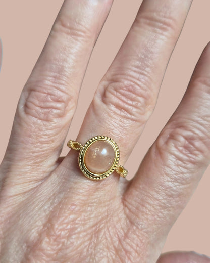 Bague Éclat Ovale dorée réglable en pierre naturelle (7 pierres différentes)