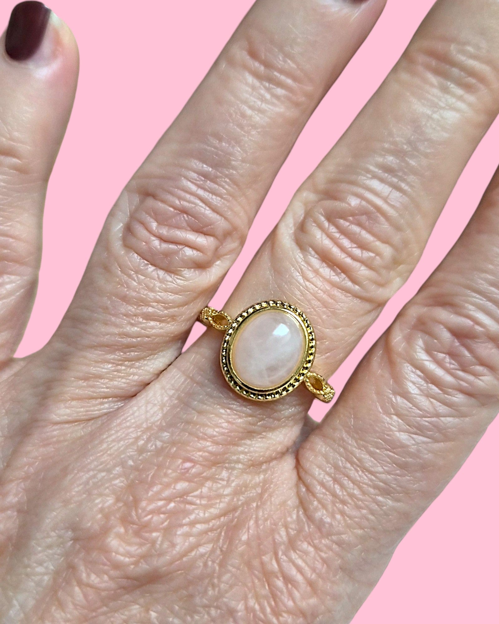 Bague Éclat Ovale dorée réglable en pierre naturelle (7 pierres différentes)