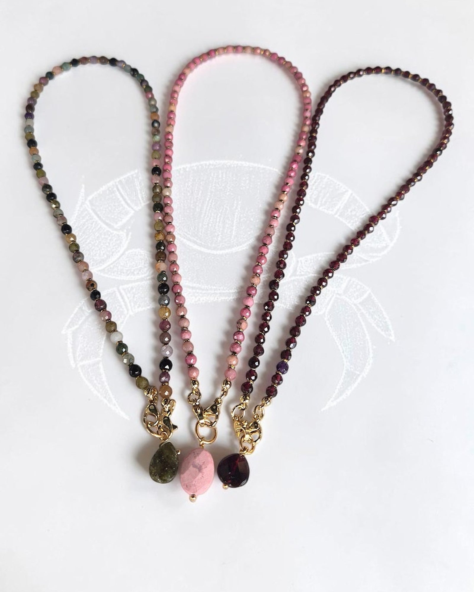 Collier Céleste : Ton Bijou Modulable en 16 Pierres Naturelles différentes
