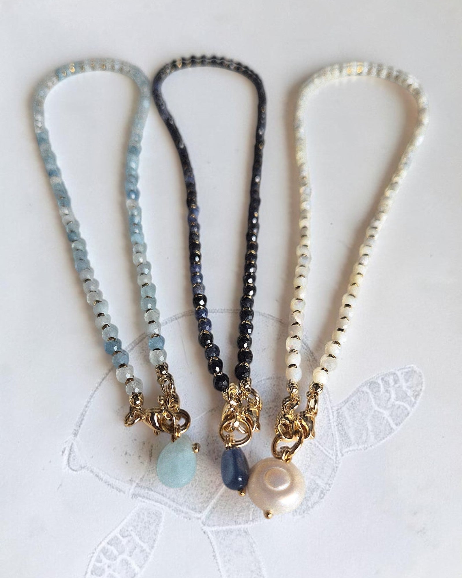 Collier Céleste : Ton Bijou Modulable en 16 Pierres Naturelles différentes