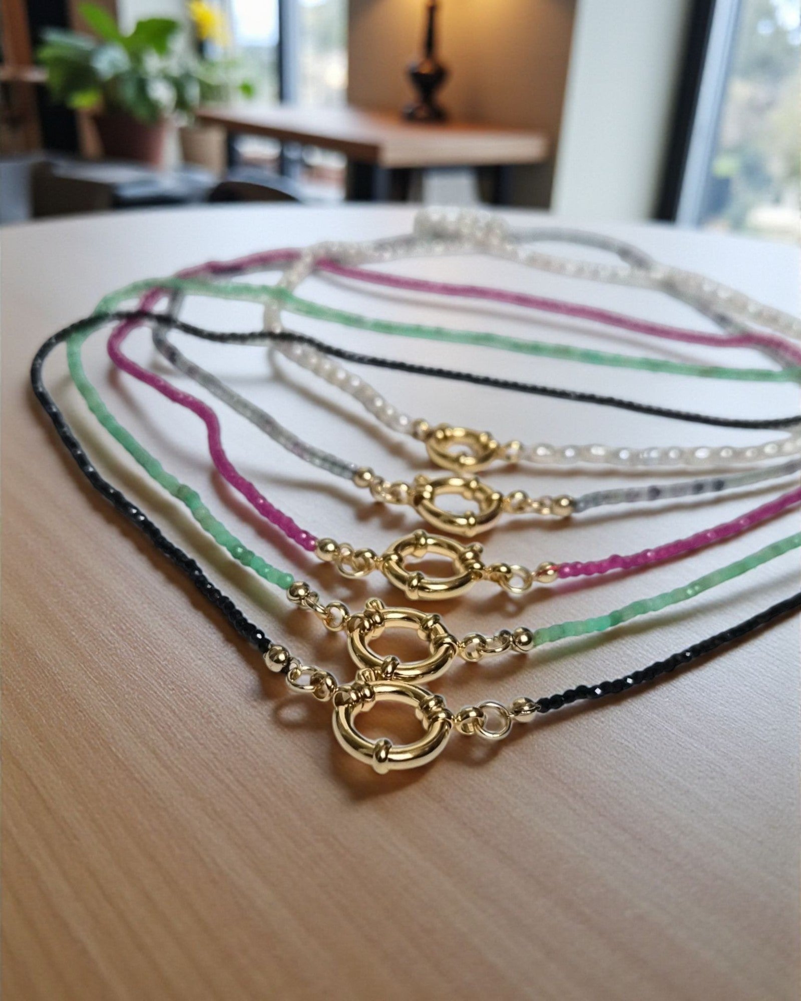 Collier Éclats de Cailloux – 20 pierres naturelles ★ version fermoir bouée