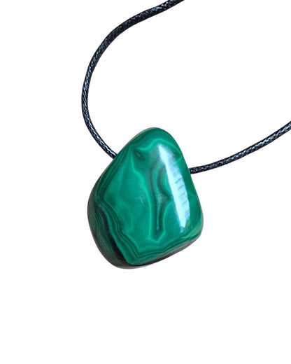 Collier Homme en Véritable Malachite – Pendentif Pierre Percée Protection et Changement
