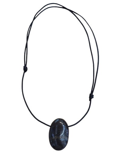 Collier Mixte en Œil de Fer – Pendentif Pierre Percée Force, Vitalité et Protection