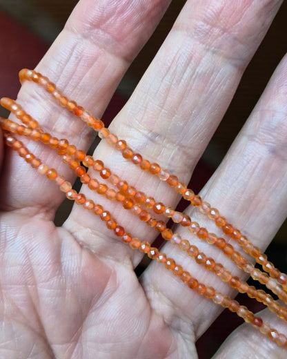 Collier Éclats de Cailloux – 20 pierres naturelles ★ version fermoir bouée