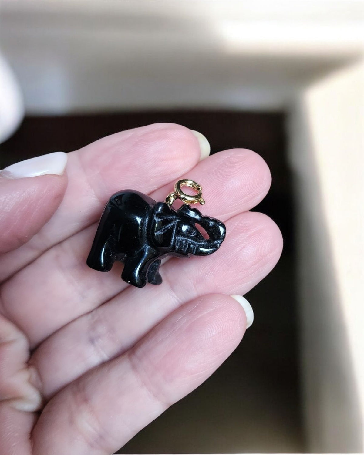 Ancien Petit Pendentif En Forme D'éléphant En Résine - Objet Vintage De Collection - État Occasion