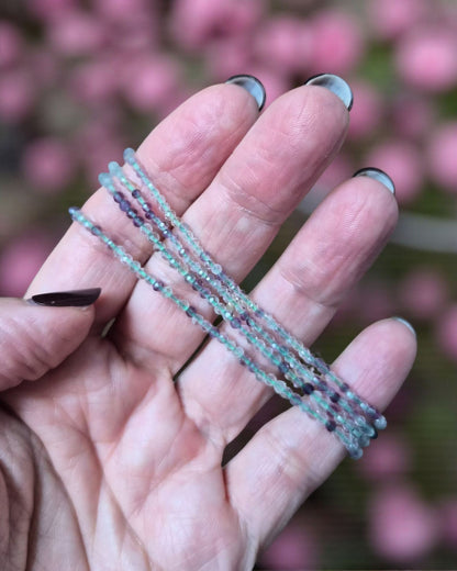 Collier Éclats de Cailloux – 20 pierres naturelles ★ version fermoir bouée