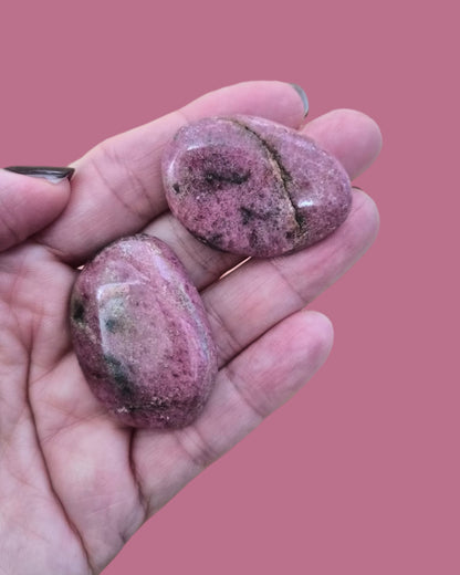 Pierre roulée et galet plat de Rhodonite