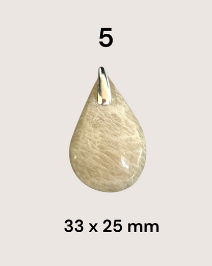 Pendentif en pierre de lune blanche, rosée ou orangée