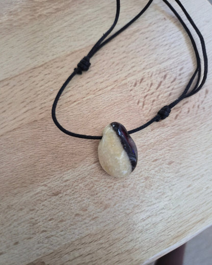 Collier Homme en Septaria – Pierre Percée d'Ancrage et Libération Émotionnelle