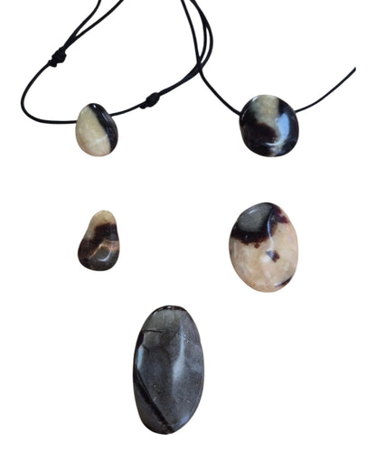 Collier Homme en Septaria – Pierre Percée d'Ancrage et Libération Émotionnelle