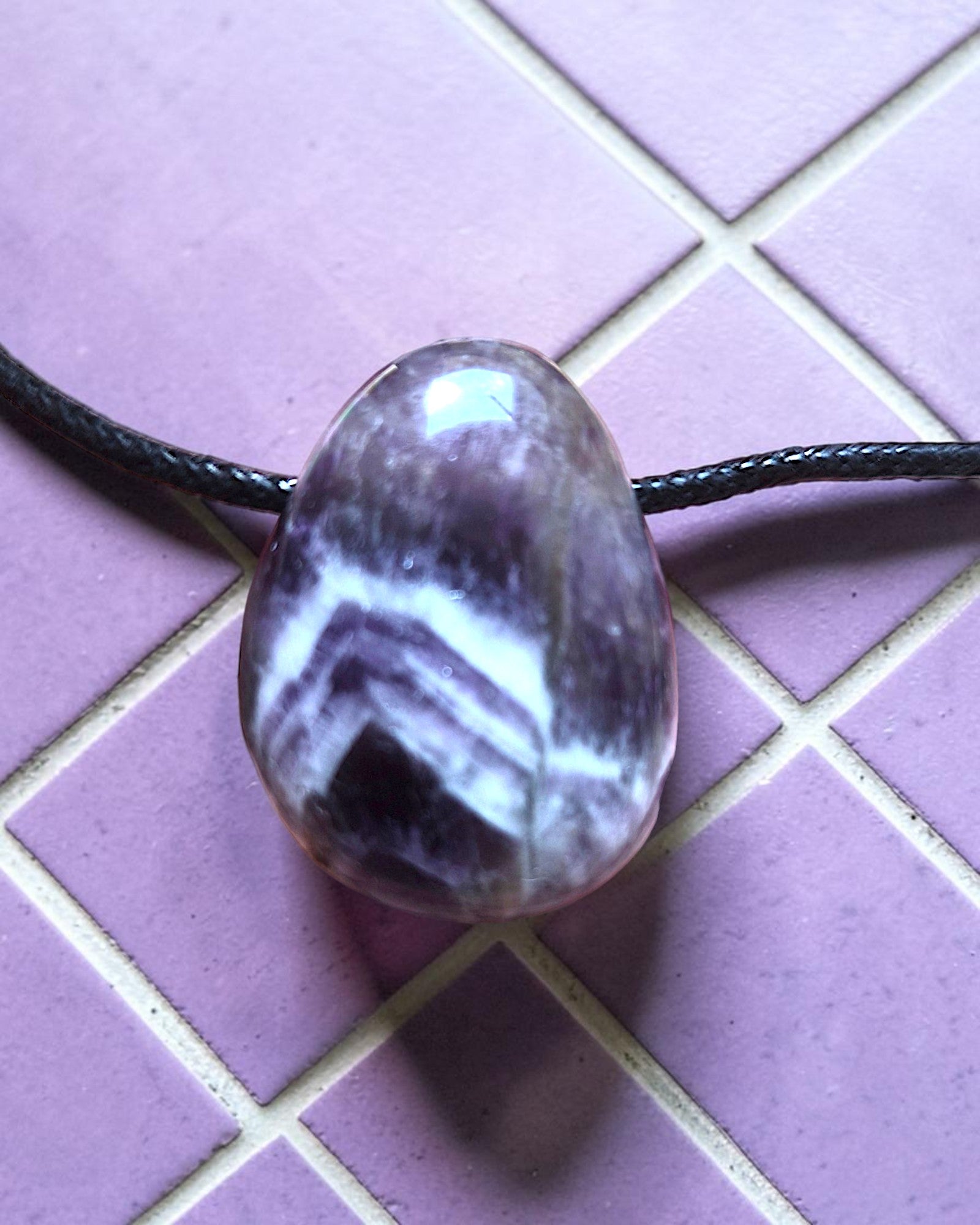 Collier mixte en Améthyste – Pendentif Pierre Percée Sérénité et Sagesse