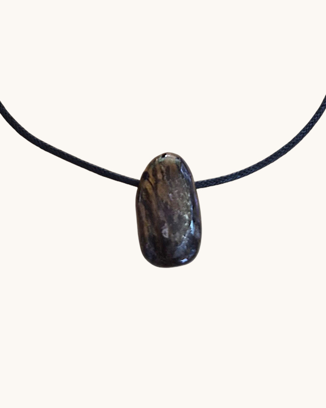Collier Homme en Bronzite – Pendentif Pierre Percée de Sérénité et de Décision