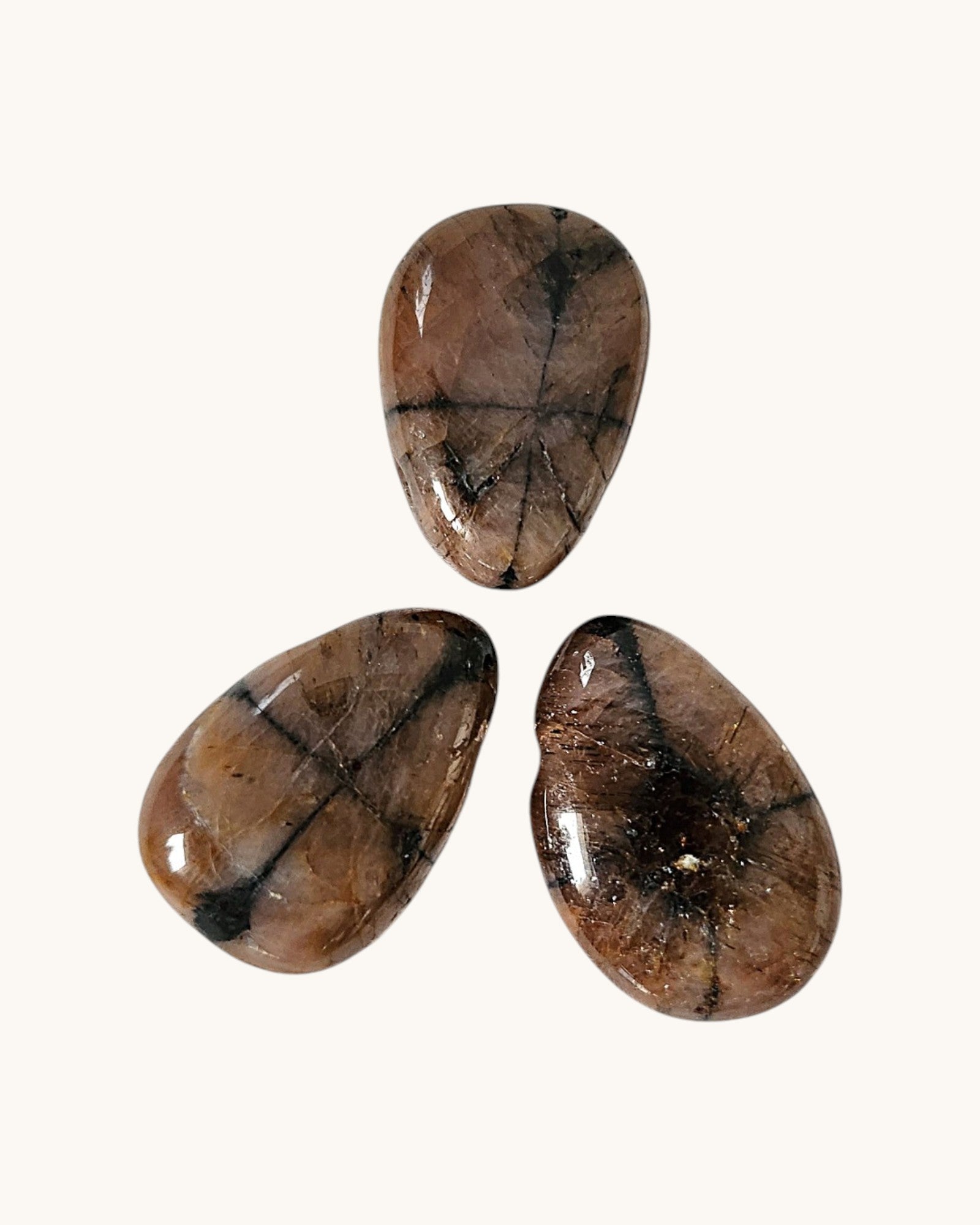 Collier Homme en Chiastolite – Pendentif Pierre Percée à la Croix Naturelle
