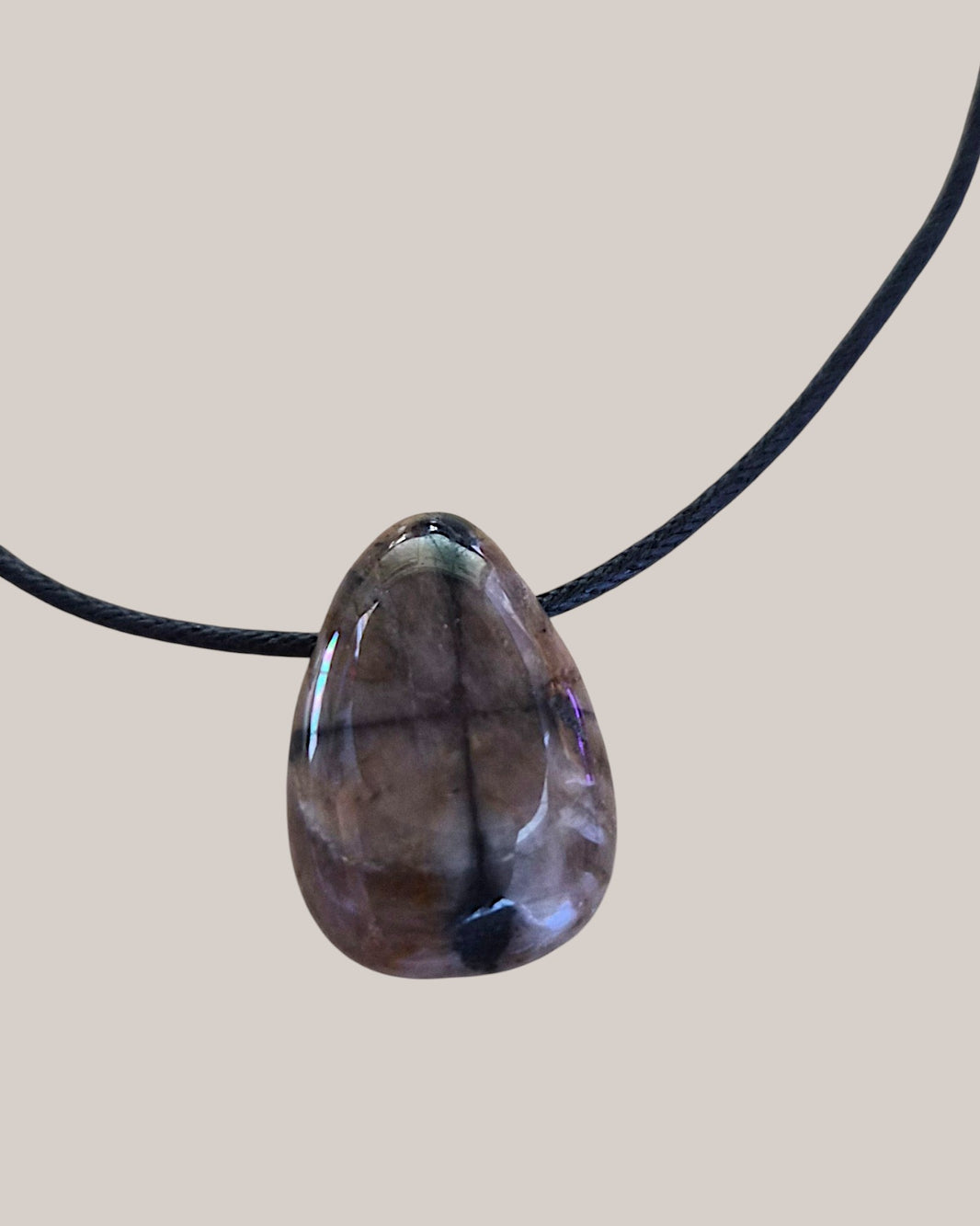 Collier Homme en Chiastolite – Pendentif Pierre Percée à la Croix Naturelle