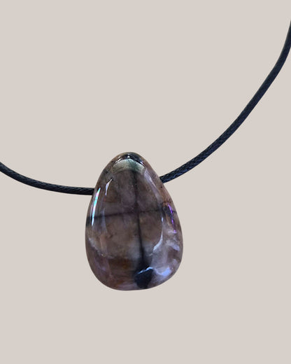 Collier Homme en Chiastolite – Pendentif Pierre Percée à la Croix Naturelle